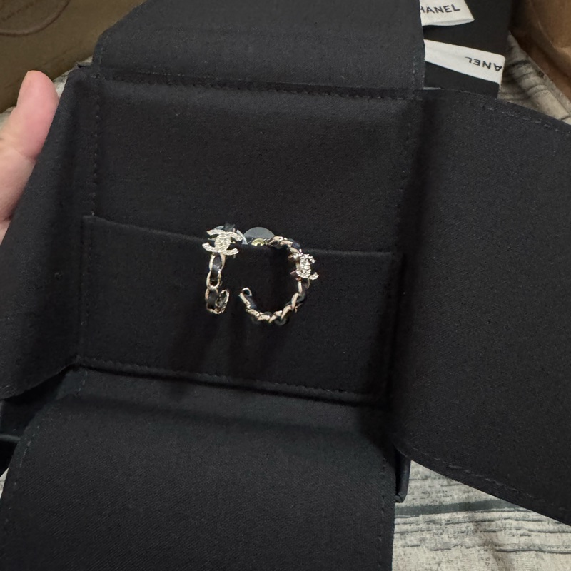 Chanel香奈兒25B最新上市小牛皮皮穿耳圈-7