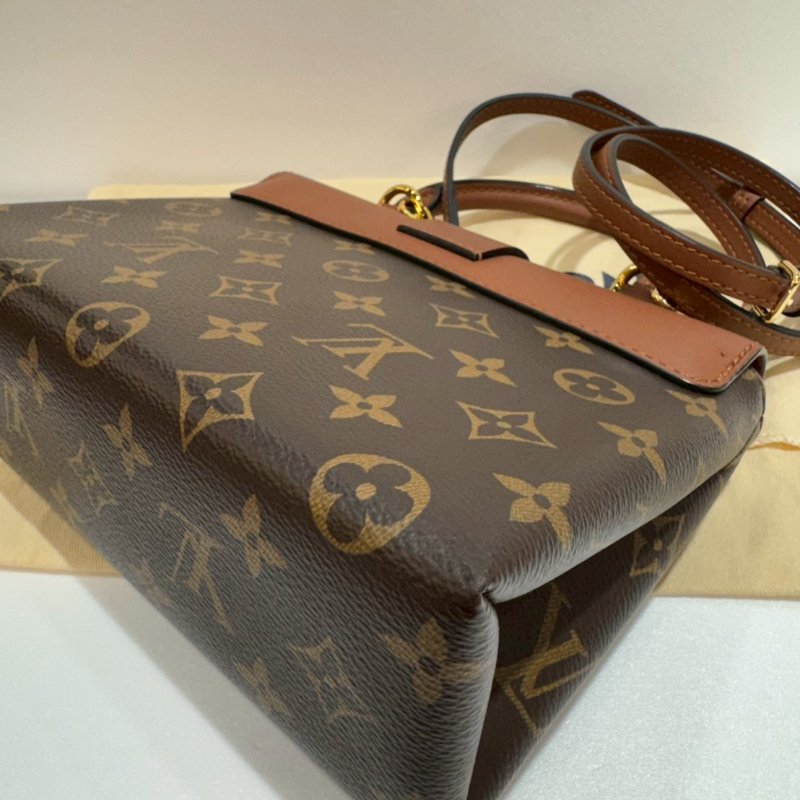 LV LOCKY BB 斜背包/側背包/手提包 M44654 9成新-6