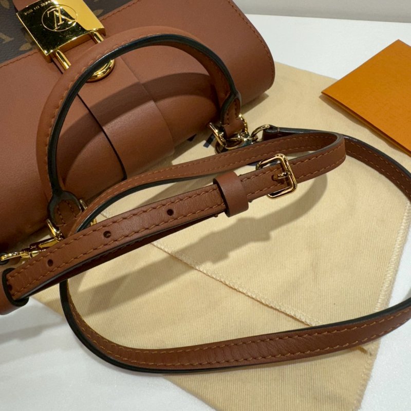 LV LOCKY BB 斜背包/側背包/手提包 M44654 9成新-11