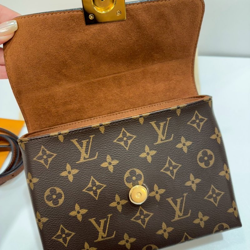 LV LOCKY BB 斜背包/側背包/手提包 M44654 9成新-17