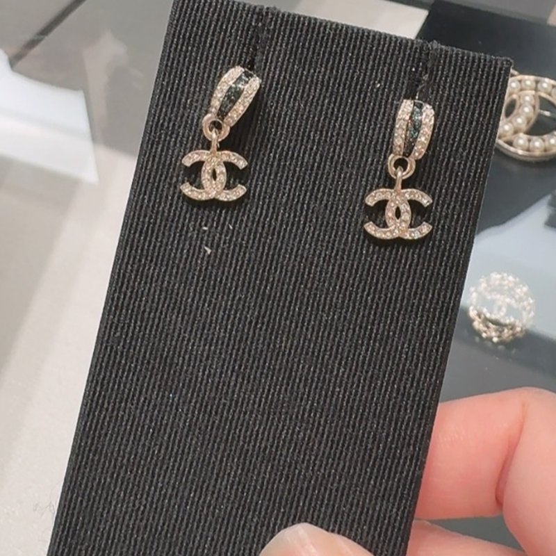 詢問度很高的 香奈兒 Chanel 耳環 超小的日常款-0
