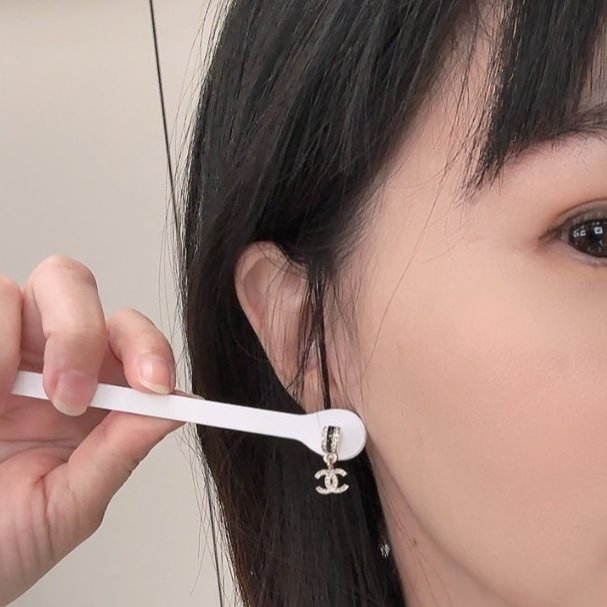 詢問度很高的 香奈兒 Chanel 耳環 超小的日常款-1