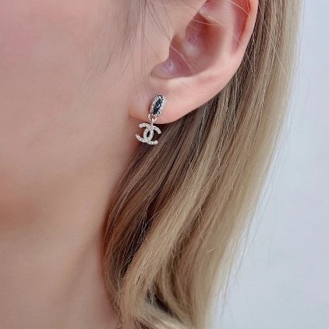 詢問度很高的 香奈兒 Chanel 耳環 超小的日常款-4