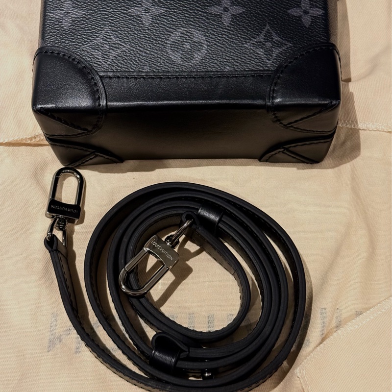 Louis Vuitton nano steamer男款小包 黑武士老花牛皮-3