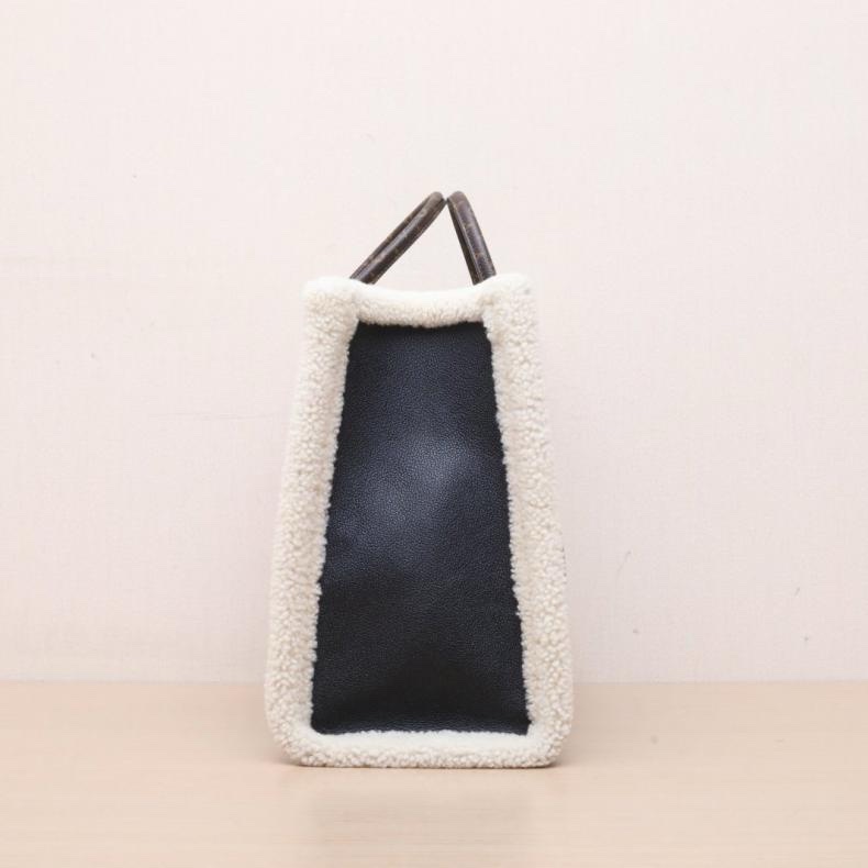 LOUIS VUITTON(路易威登) 黑色 羊羔毛 2020 Onthego 大號 手提包-1