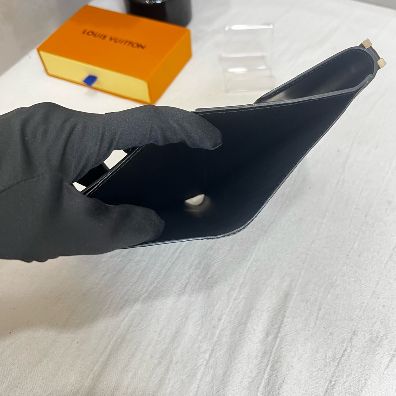 Louis Vuitton 硬殼扣式手提錢包 含卡夾-11