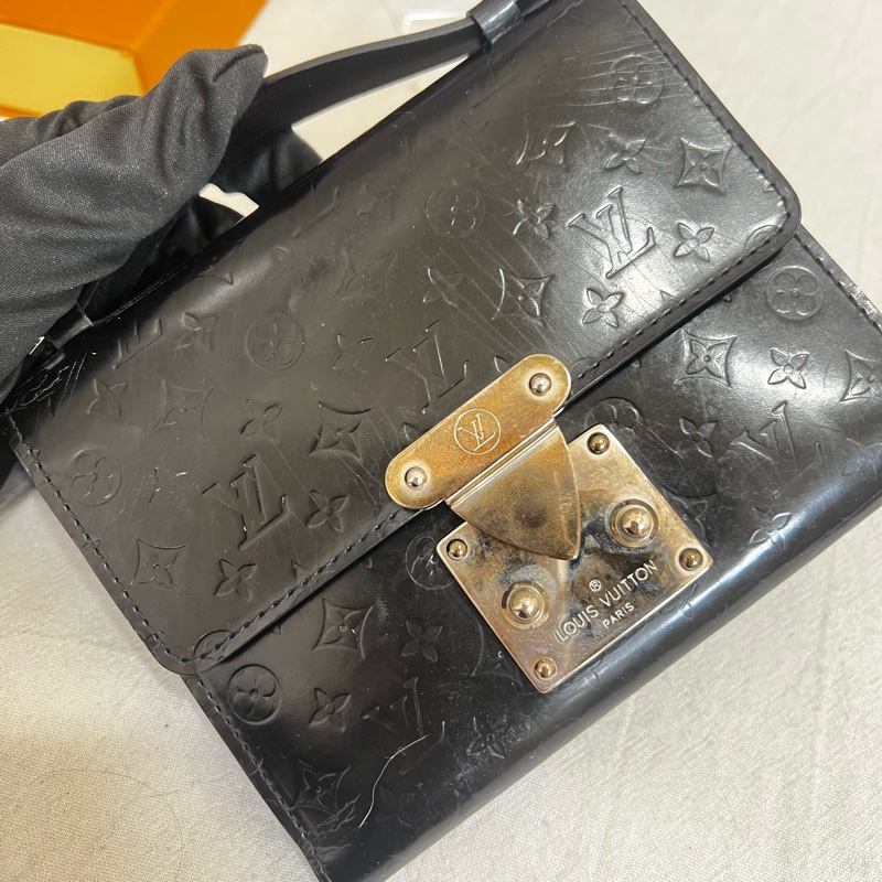 Louis Vuitton 硬殼扣式手提錢包 含卡夾-2