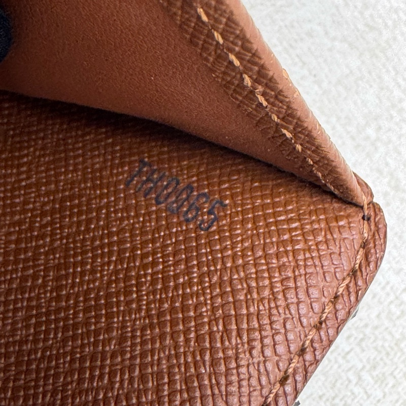 Louis Vuitton 曼哈頓金釦短夾-11