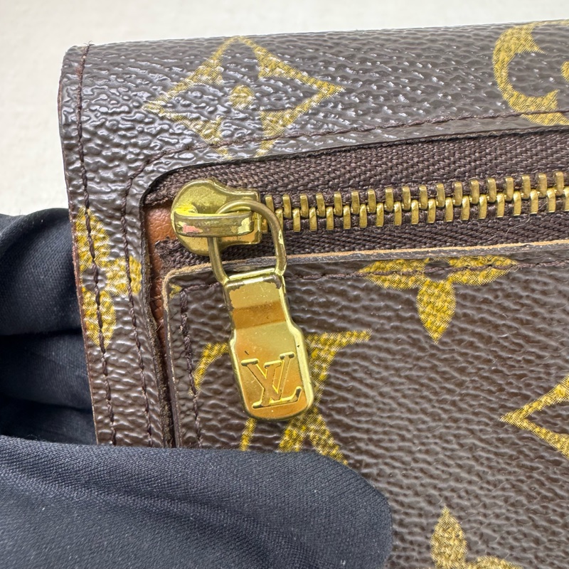 Louis Vuitton 曼哈頓金釦短夾-23