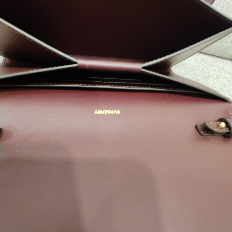 BURBERRY Hazelmere 80463091 LOGO WOC 巧克力色牛皮 發財長夾 手拿包 斜背包 護照包 肩背包 斜背包 腋下包 胸口包 多用途 全新-16