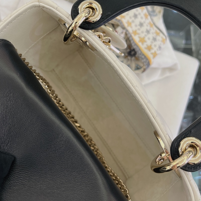 Dior 白羊皮黑把手 Mini Lady Dior-7