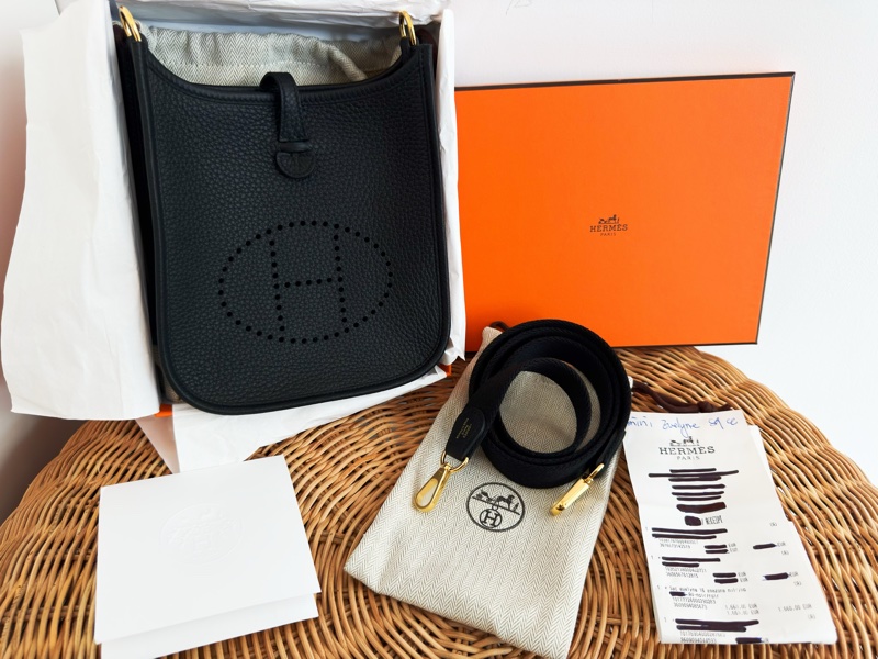 全新品HERMES 黑色金扣 mini Evelyne 16cm 斜背包-0