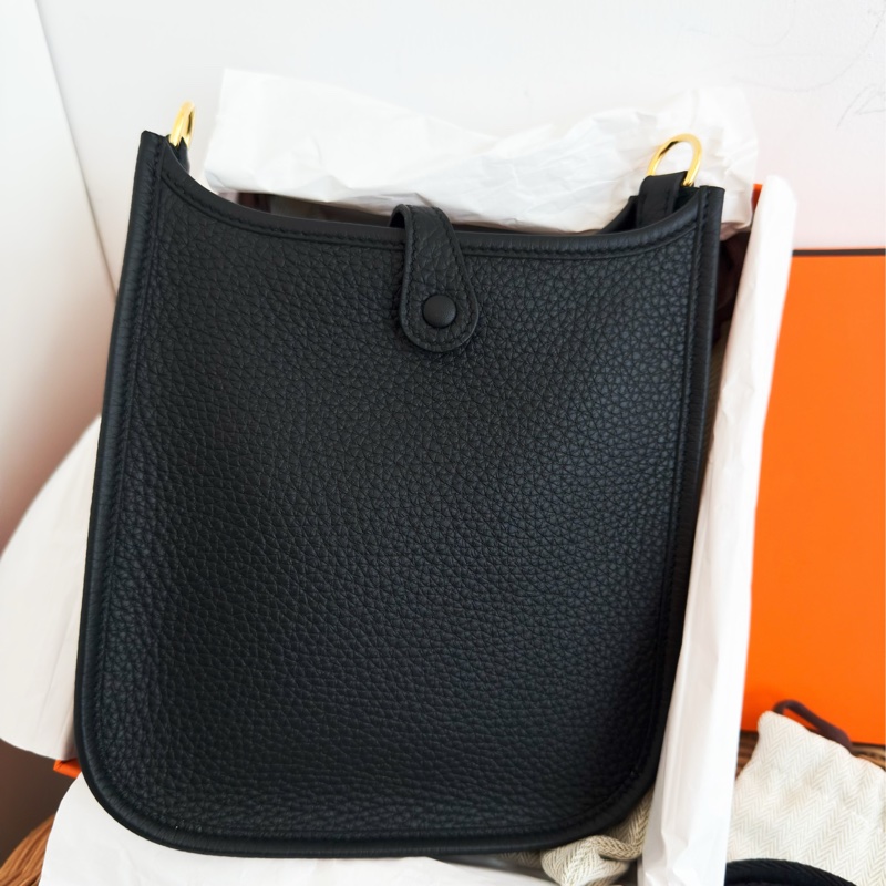 全新品HERMES 黑色金扣 mini Evelyne 16cm 斜背包-3