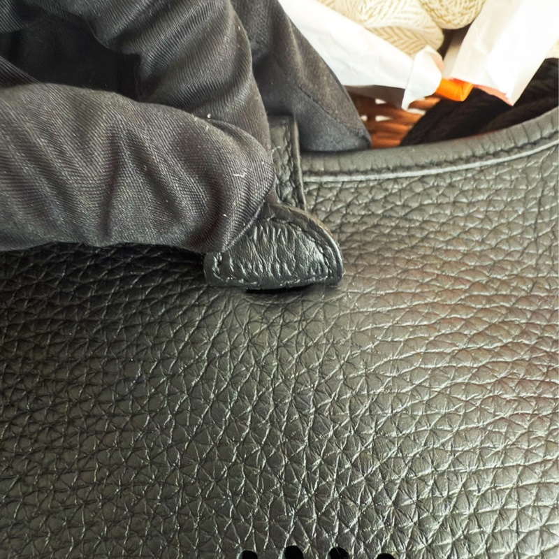 全新品HERMES 黑色金扣 mini Evelyne 16cm 斜背包-9