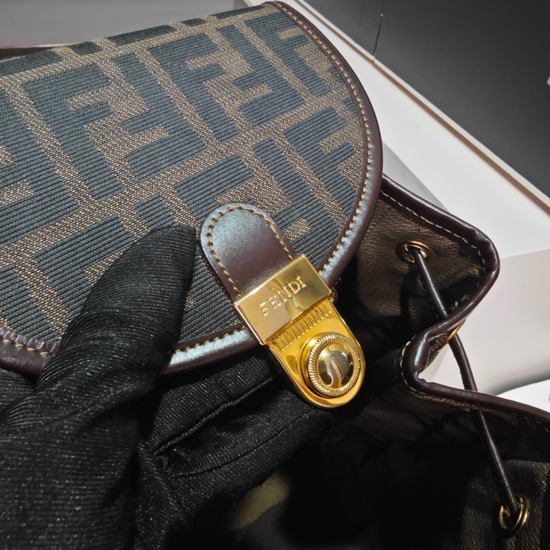 Fendi 老花 雙肩後背書包-18