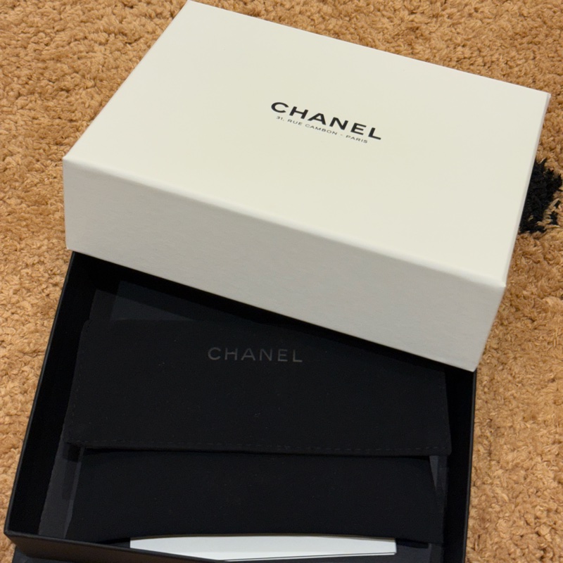 chanel 19羊皮黑金卡夾零錢包-1
