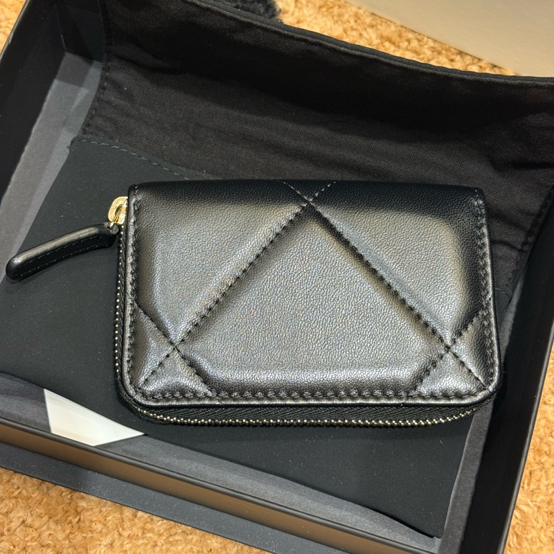 chanel 19羊皮黑金卡夾零錢包-2