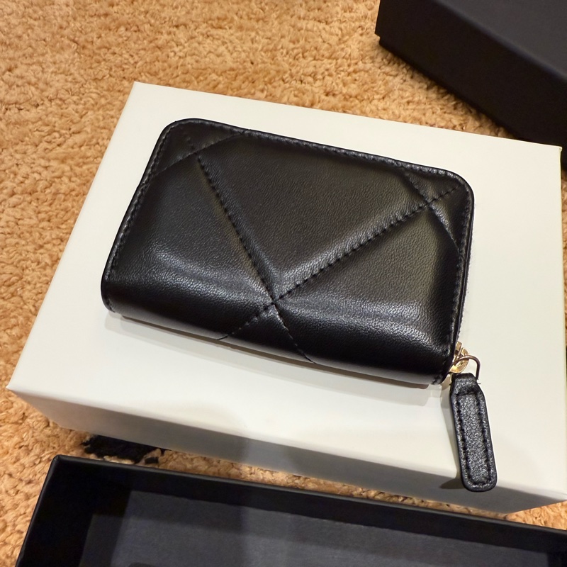 chanel 19羊皮黑金卡夾零錢包-8