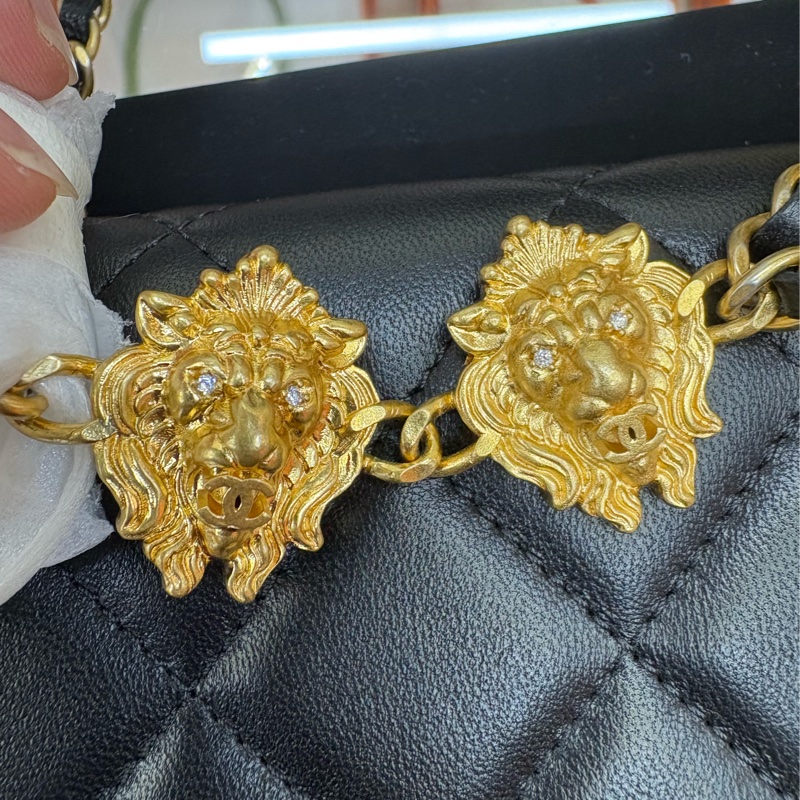 Chanel 香奈兒 23A手工坊獅子WOC 黑金-17