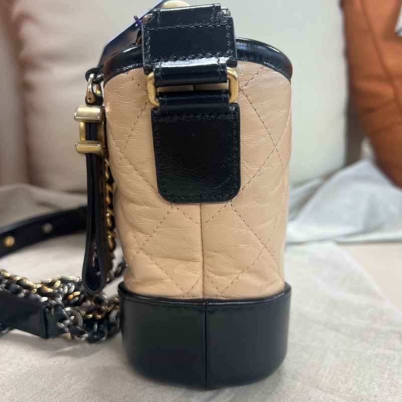 Chanel/香奈兒 gabrielle系列 流浪包 小號 奶茶色拼黑底 28開-4