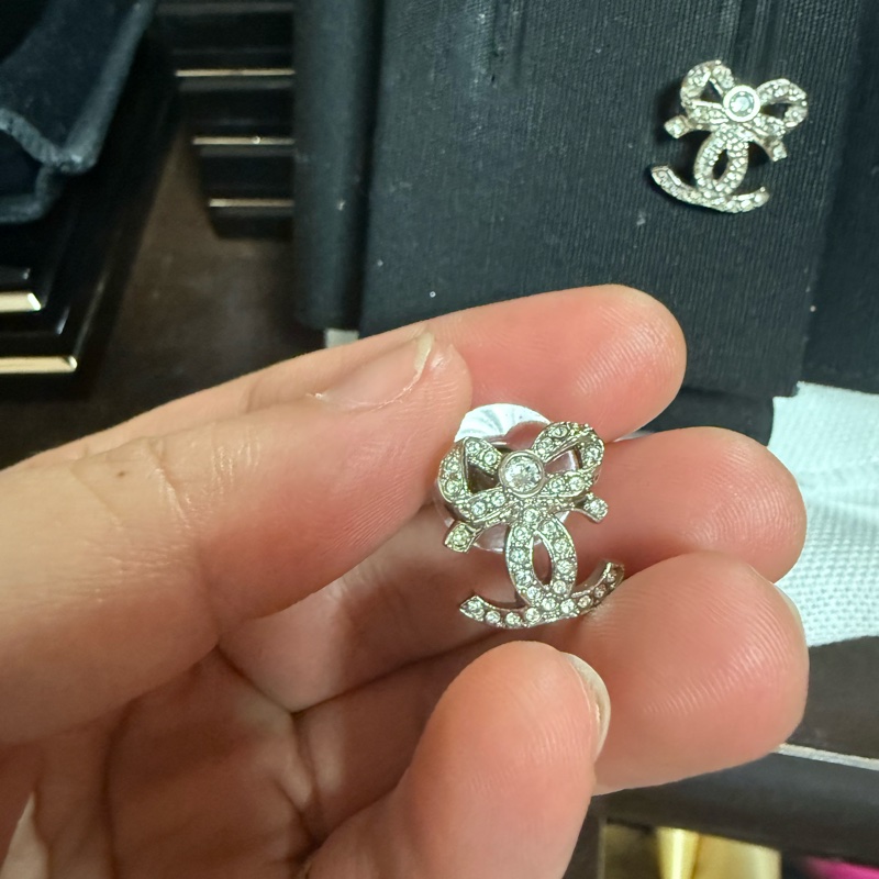 ✨ CHANEL 經典蝴蝶結雙C水鑽耳環(二手/近全新) ✨-2