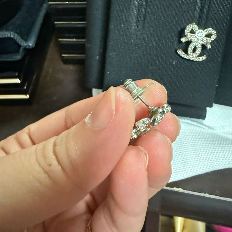 ✨ CHANEL 經典蝴蝶結雙C水鑽耳環(二手/近全新) ✨-3