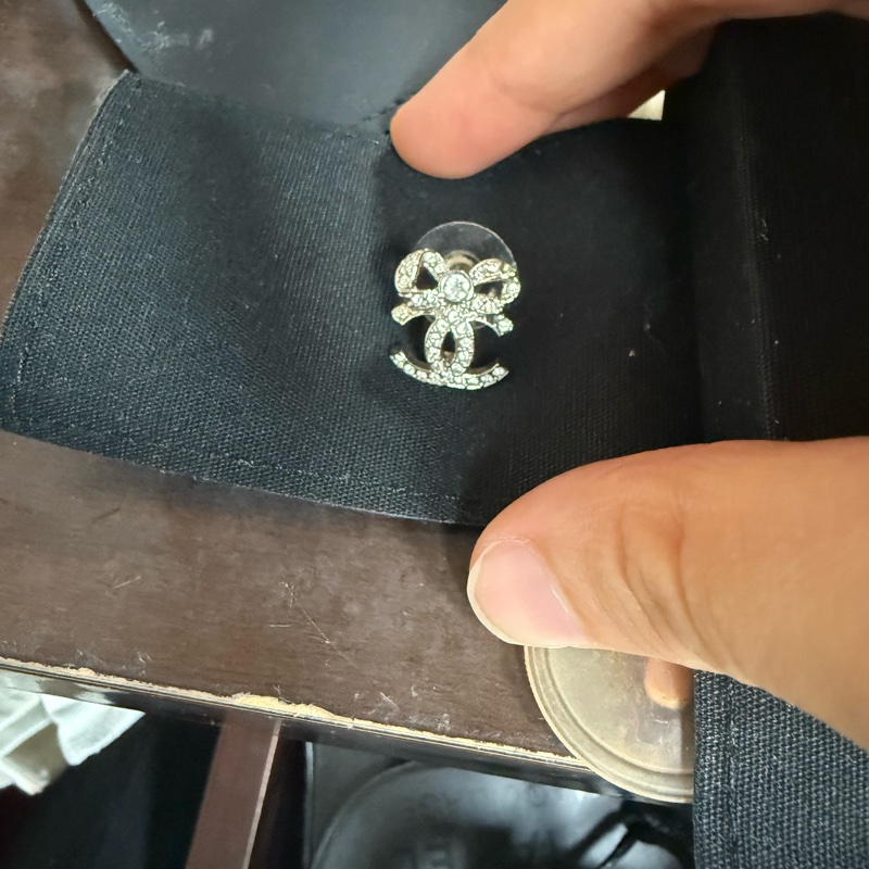 ✨ CHANEL 經典蝴蝶結雙C水鑽耳環(二手/近全新) ✨-5