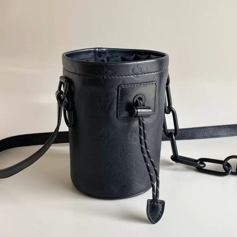 lv黑色壓紋chalk nano抽繩水桶包soblack 斜背包12*17*11cm 98新配件塵袋-3