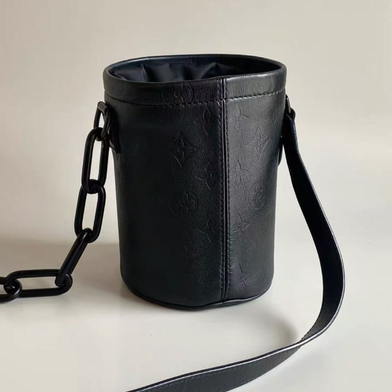 lv黑色壓紋chalk nano抽繩水桶包soblack 斜背包12*17*11cm 98新配件塵袋-5