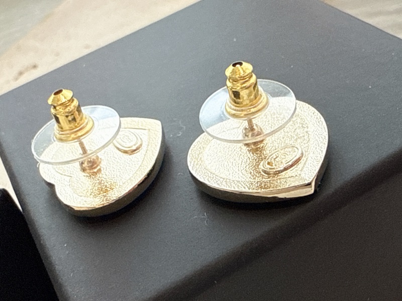 Chanel 水鑽愛心漸層耳環-6