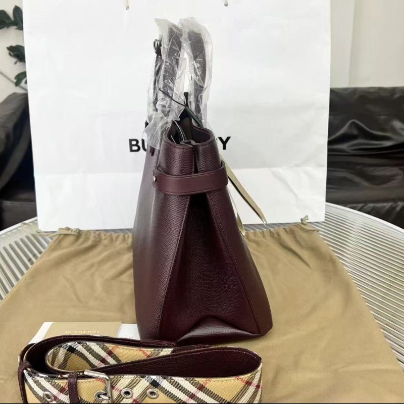 Burberry banner 斜背包酒紅色全皮款 配經典格紋肩帶33×25 全新 配件塵袋-4