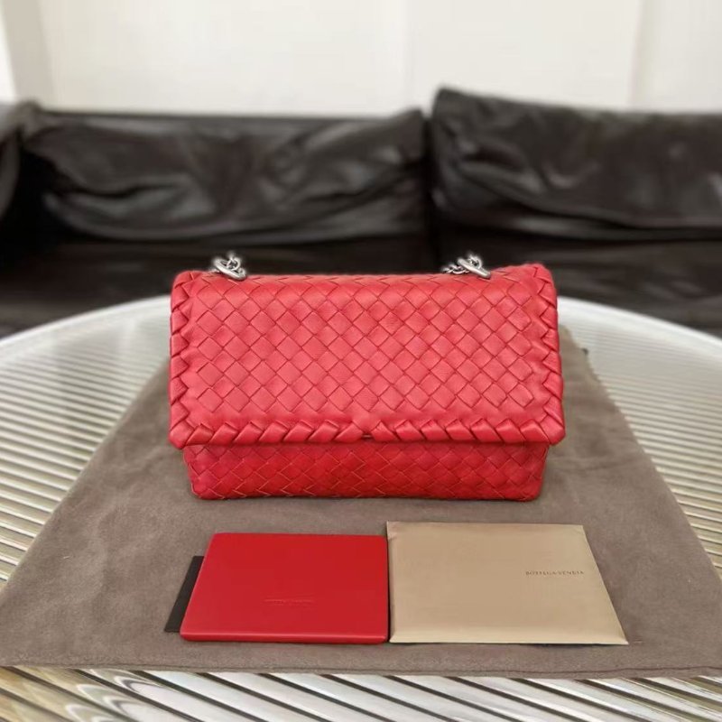 BV 紅色Olimpia 經典編織斜背鍊條包 小號 99新 配件塵袋-0