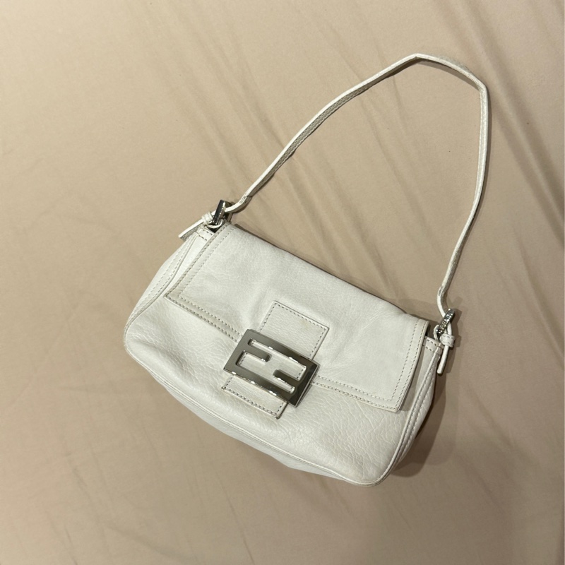 fendi白色中古腋下包(日本中古店購入)-1