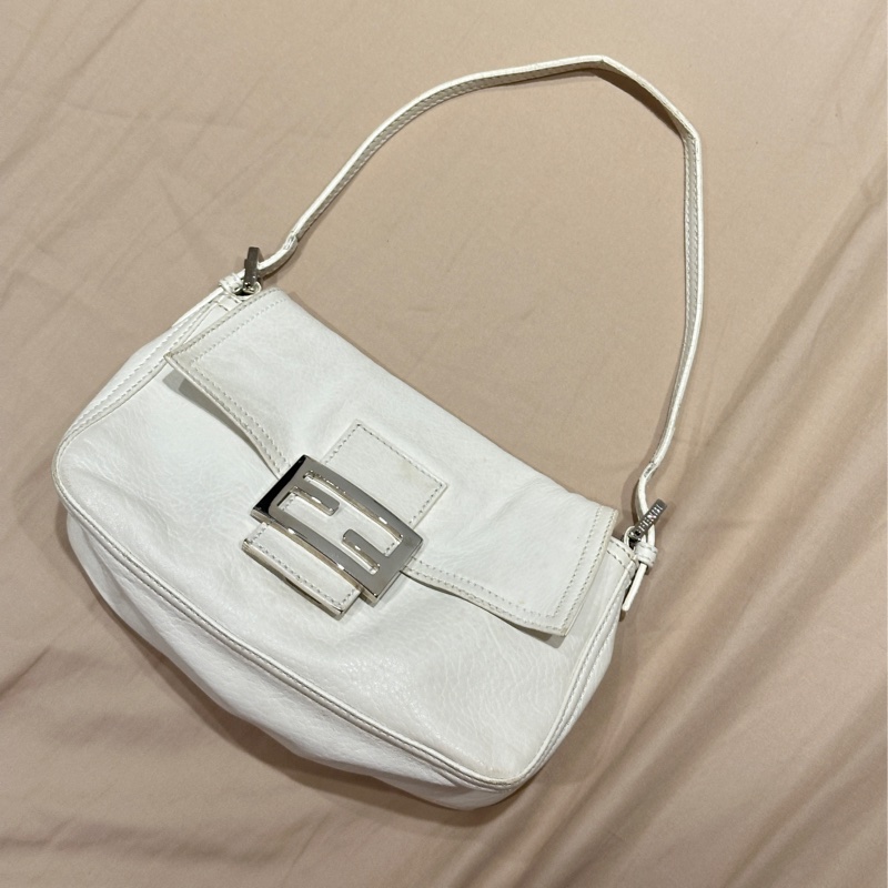 fendi白色中古腋下包(日本中古店購入)-2