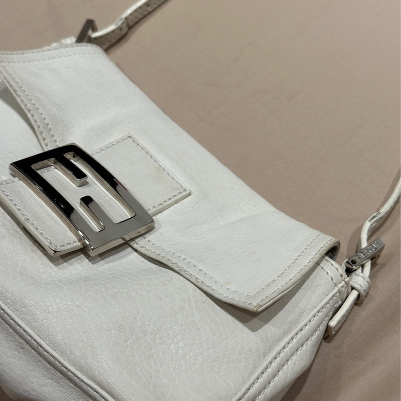 fendi白色中古腋下包(日本中古店購入)-3