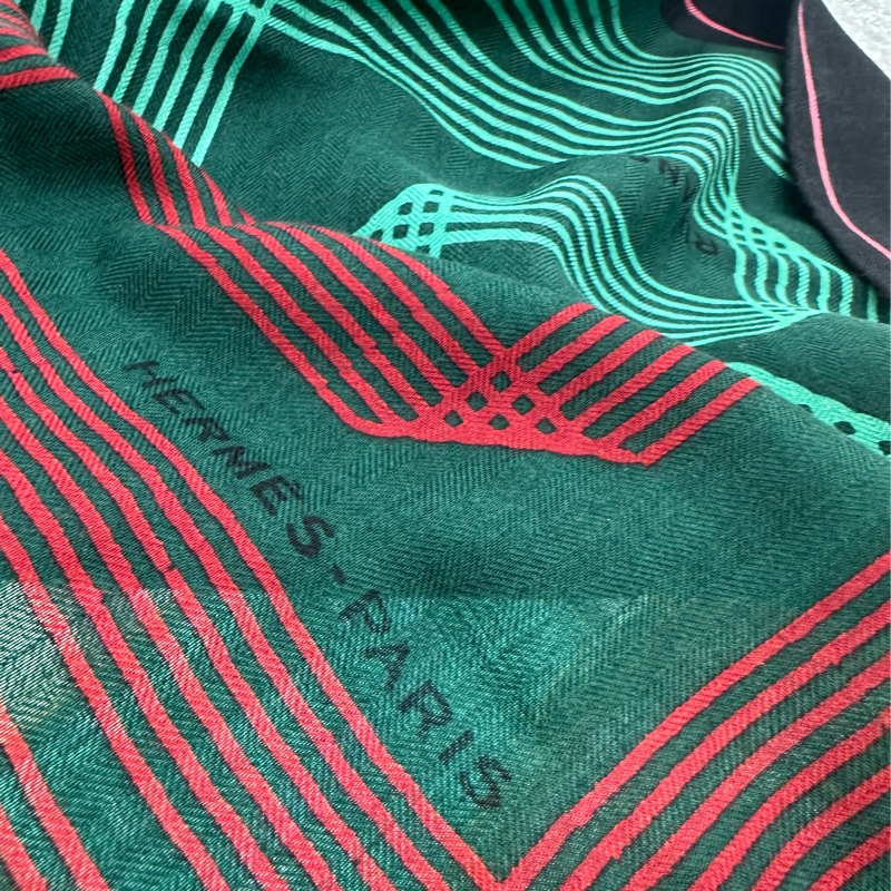 Hermes 愛馬仕羊絨真絲圍巾披肩 經典140*140cm大方巾披肩 70羊絨30真絲-1
