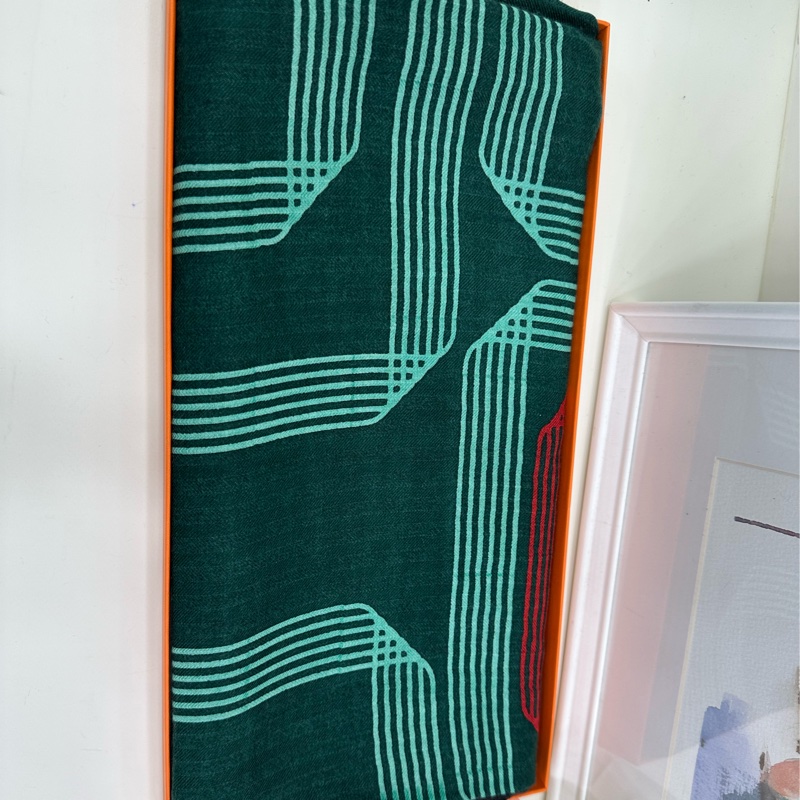 Hermes 愛馬仕羊絨真絲圍巾披肩 經典140*140cm大方巾披肩 70羊絨30真絲-3