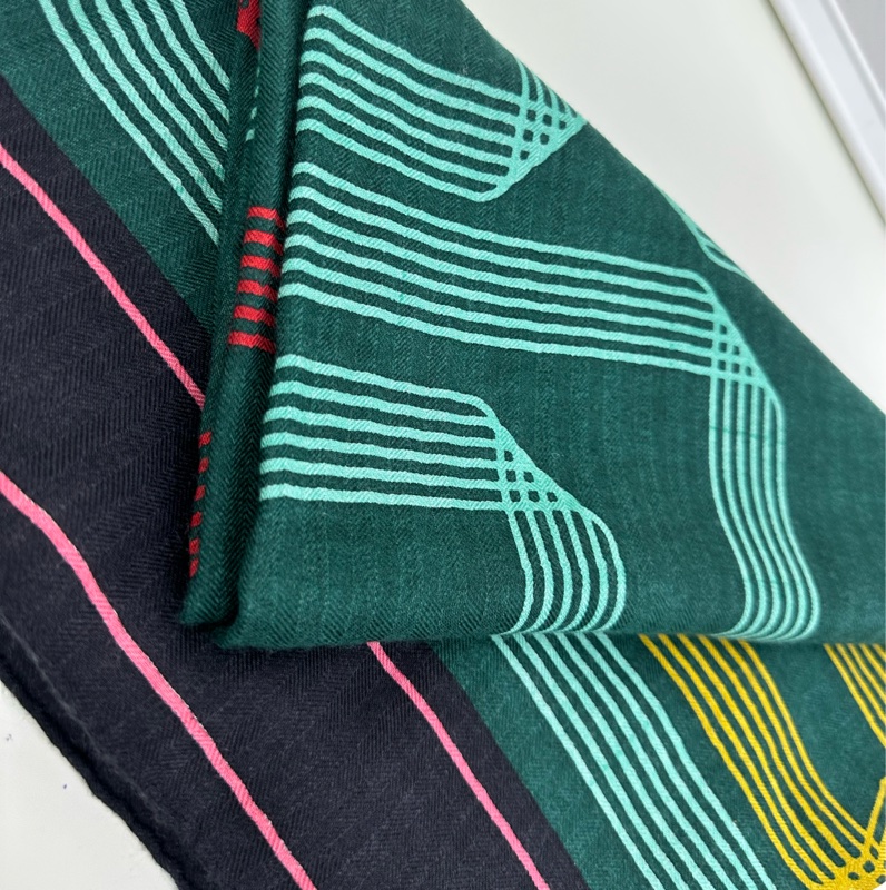 Hermes 愛馬仕羊絨真絲圍巾披肩 經典140*140cm大方巾披肩 70羊絨30真絲-5