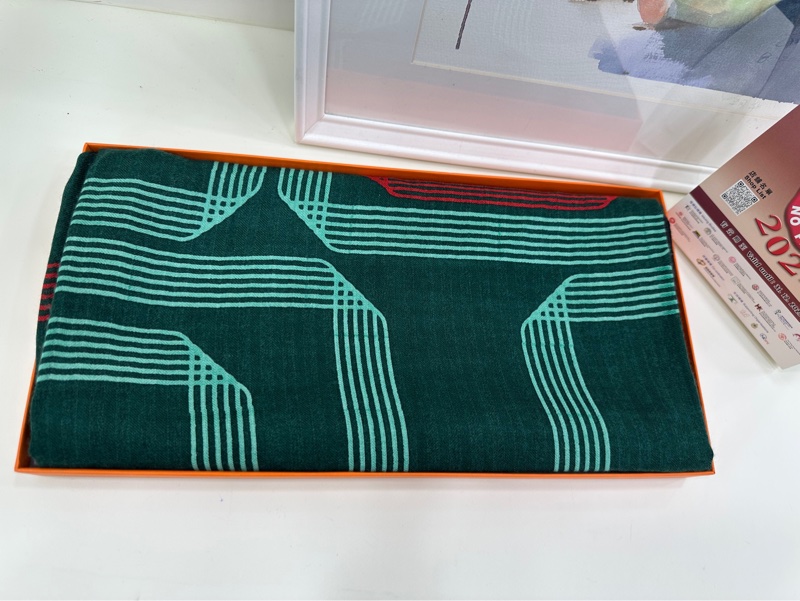 Hermes 愛馬仕羊絨真絲圍巾披肩 經典140*140cm大方巾披肩 70羊絨30真絲-7