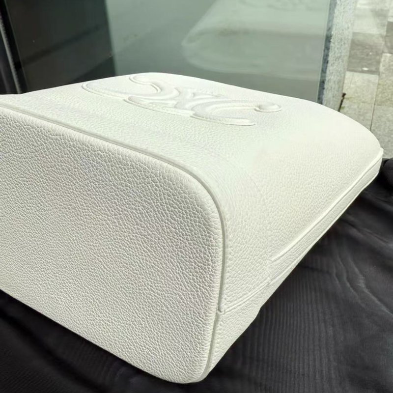 CELINE Triomphe牛皮水桶包斜背包北極白24*13*22cm 全新配件塵袋-4
