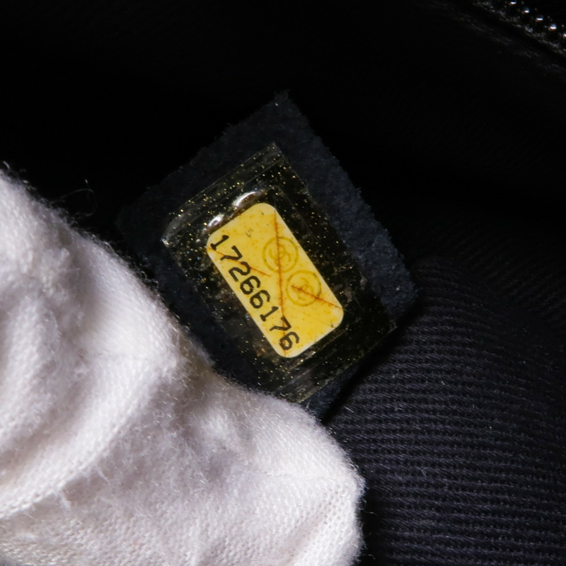 CHANEL 牛皮皮革Shoulder Bag金扣肩背袋-10