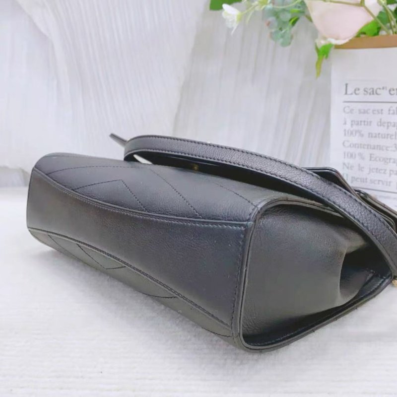 Chanel 黑金V紋牛皮郵差包23×17×7cm 97新 配件塵袋-4