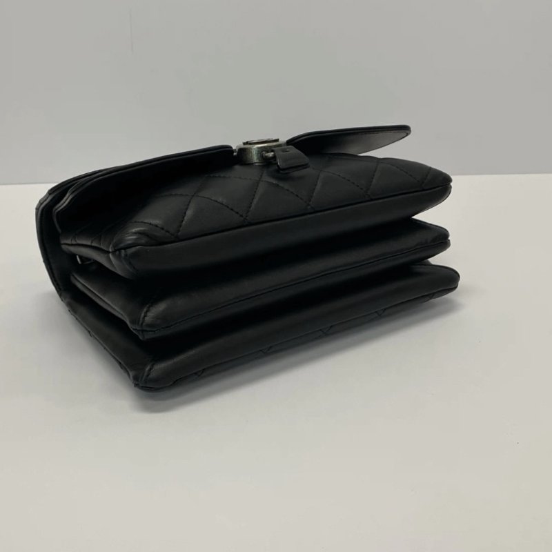 CHANEL季節限定黑銀菱格肩背斜背鏈條包 21*16*4 98新配件保卡塵袋-4
