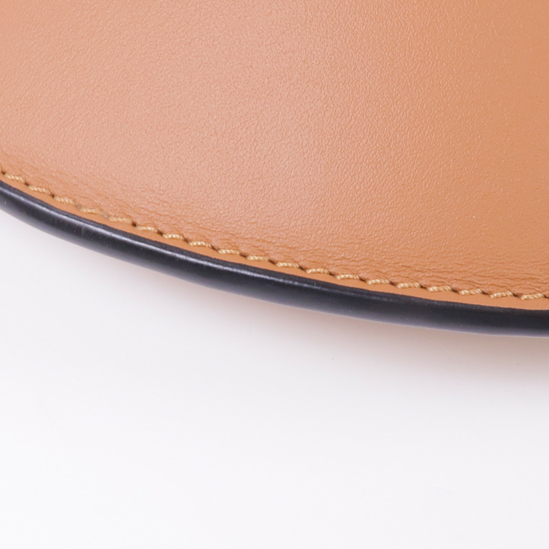 LOEWE 牛皮皮革Horseshoe金扣肩背袋-6