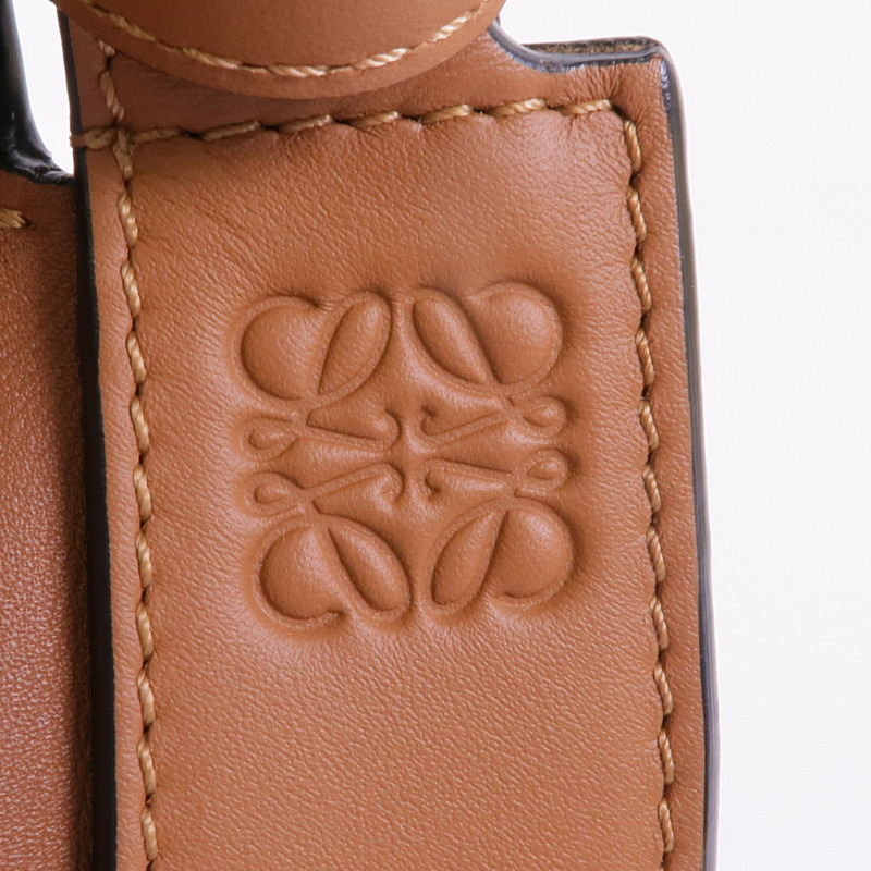 LOEWE 牛皮皮革Horseshoe金扣肩背袋-10