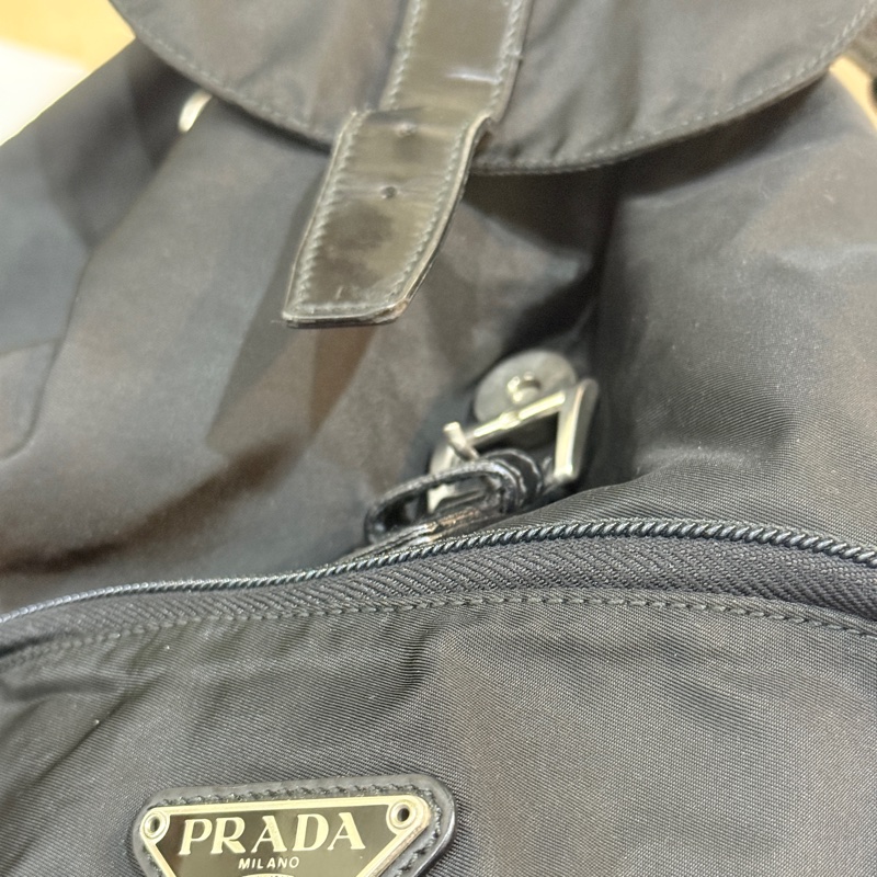 不錯的88新✨櫃上67000💰出名好用的Prada經典 耐磨 超好裝 降落傘布 後背包-9