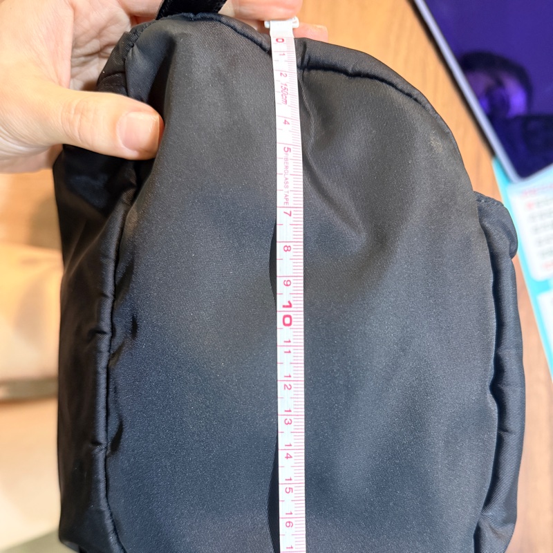 狀態不錯88新✨磁扣款🎖️櫃上六萬多🔥出名好用的Prada經典 耐磨 超好裝 降落傘布 後背包-86