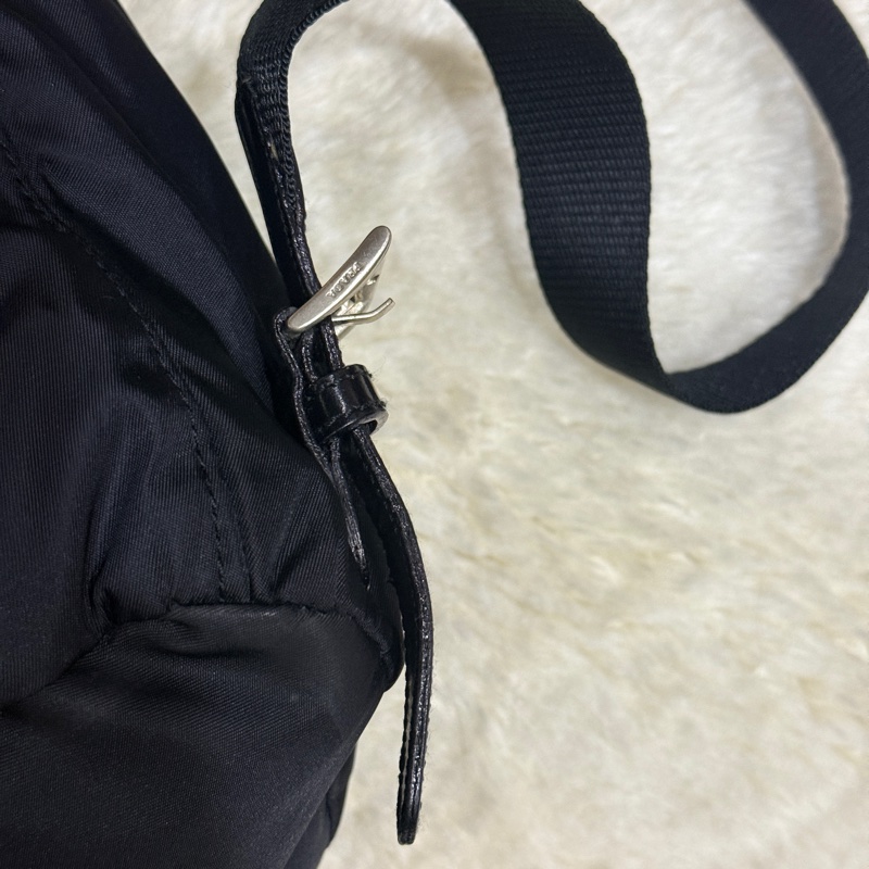 狀態不錯88新✨磁扣款🎖️櫃上六萬多🔥出名好用的Prada經典 耐磨 超好裝 降落傘布 後背包-92