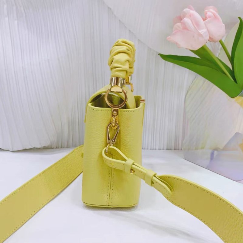 Lv 小雞黃Capucines 系列皺褶手提肩背包 21×14×8 cm 全新 配件塵袋-6