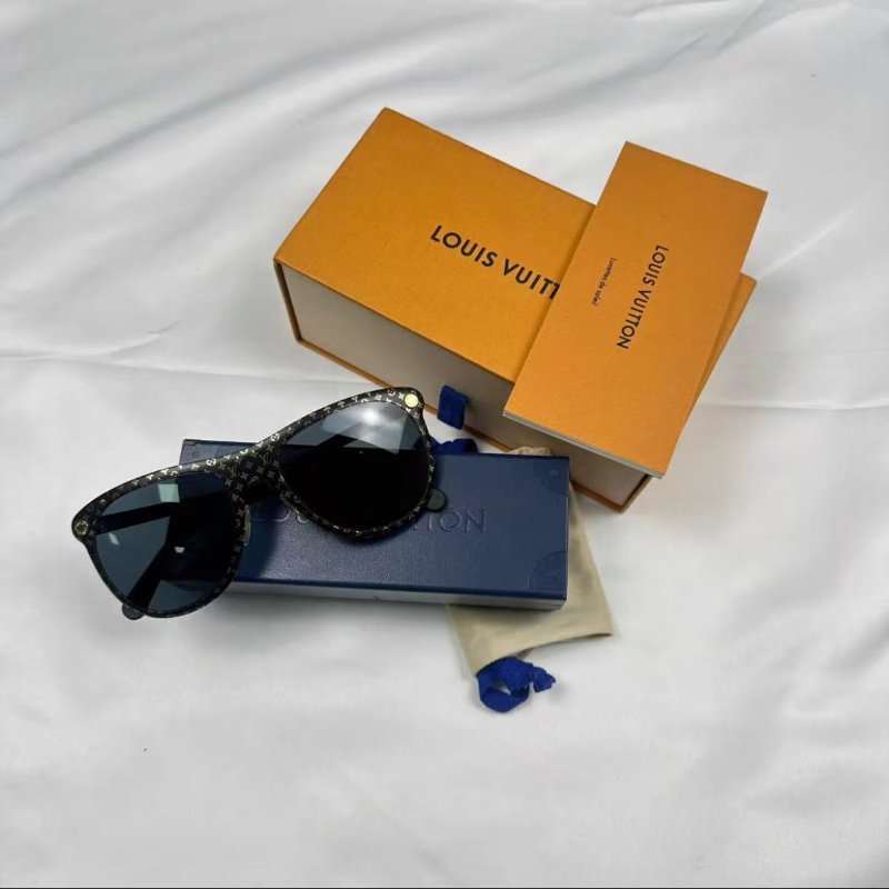 ✨LV 滿版老花墨鏡 全新有眼鏡盒-0